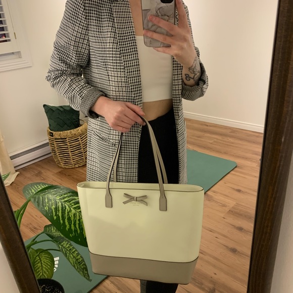 Kate Spade bag 11.5in tall x 15.5in wide - Picture 4 of 7